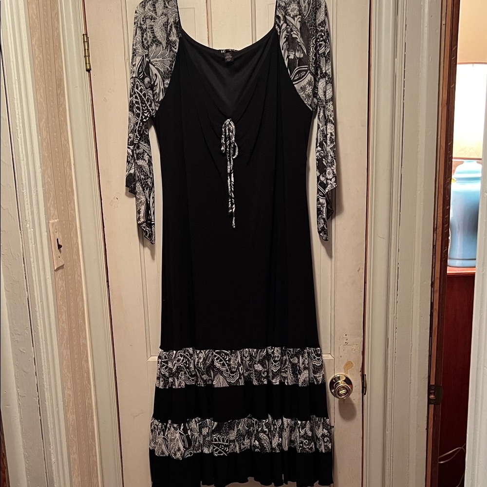 Igigi Black and White Long Sleeve Dress